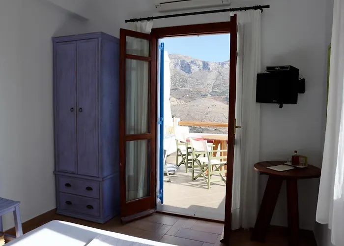 Theoreion Guest house Tholaria