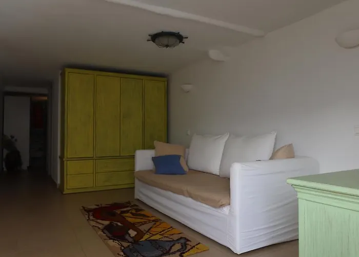 Theoreion Guest house Tholaria