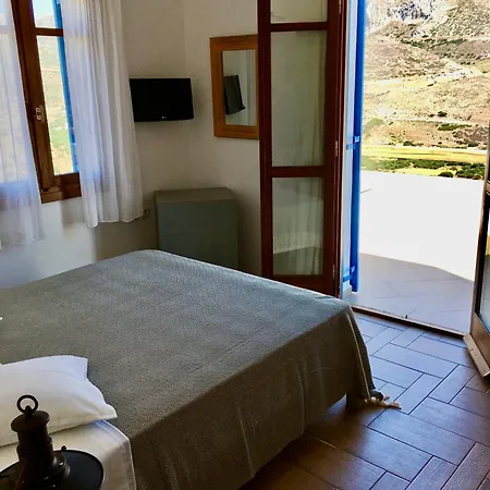 Konukevi Theoreion Tholária