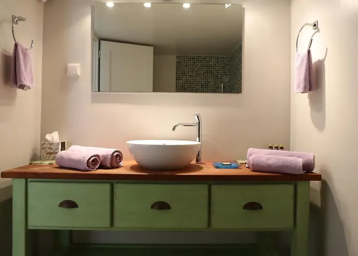 בית הארחה Theoreion Tholária